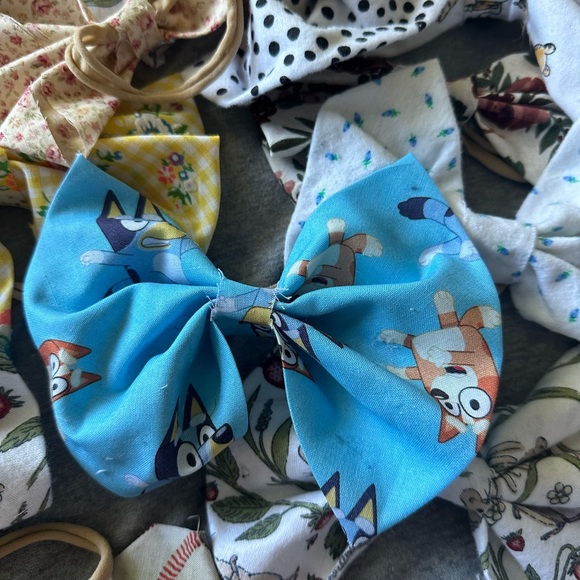 Hand made bows - Picture 3 of 4